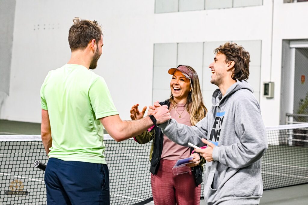 Por que os esportes de raquetes são o novo "happy hour"